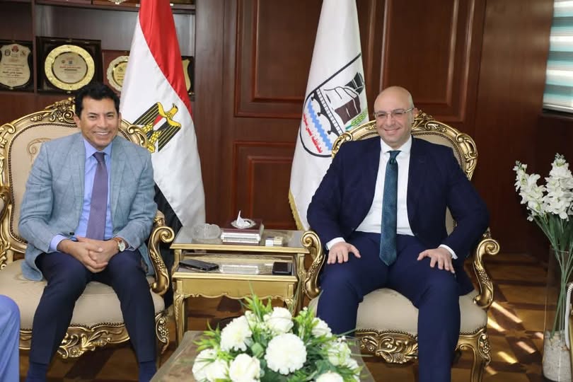 وزير الشباب يجتمع مع نواب الشعب ويفتتح عددا من المنشآت الرياضية 